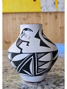Acoma Pueblo Native American Pot/Vase New Mexico Signed C Pasquale 4.75"